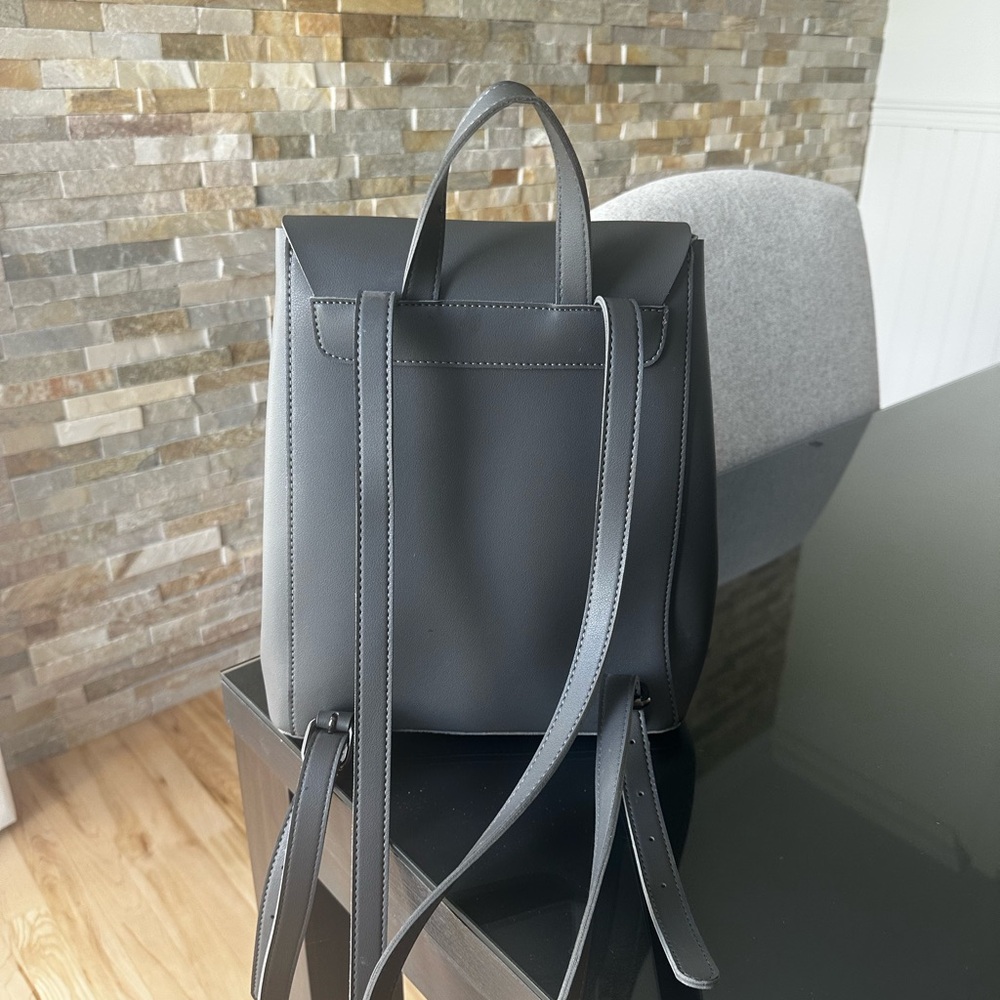 Modern Gray Backpack | Noize - Picture 2 of 5